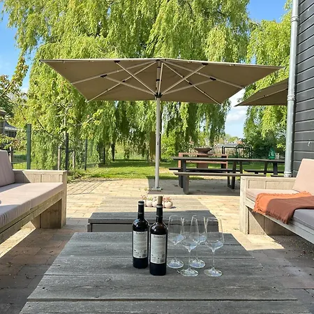 Aan 't Wiel Op Recreatiepark De Wielen Villa